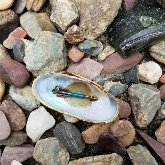 Clamshell Trinket Dish (Set of Two) - Picture 5 of 7